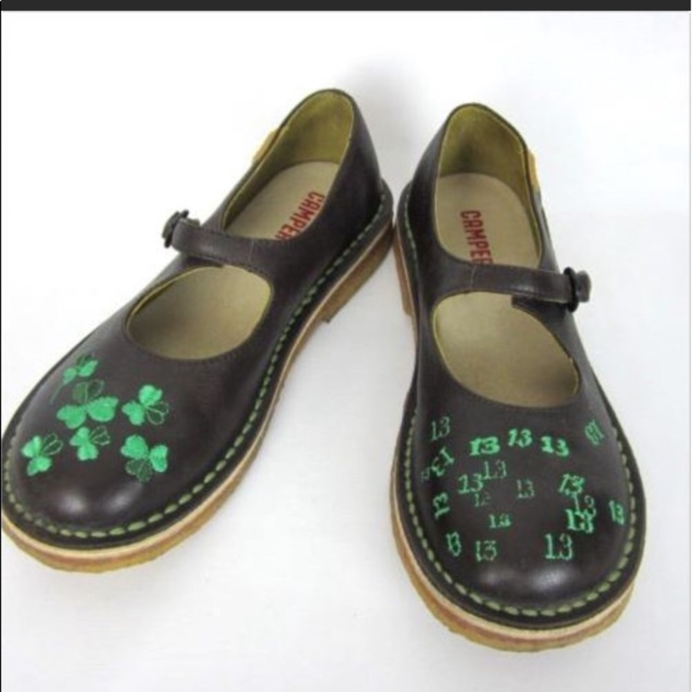 Camper brown with Irish shamrocks, Mary Jane’s